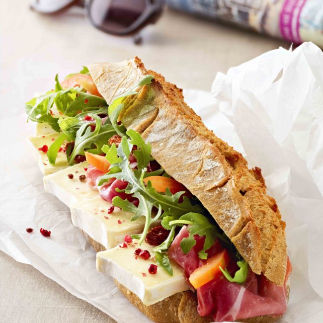 Sandwich-baguette-jambon-de-parme-tomate-confite-pistou-et-roquette-2028