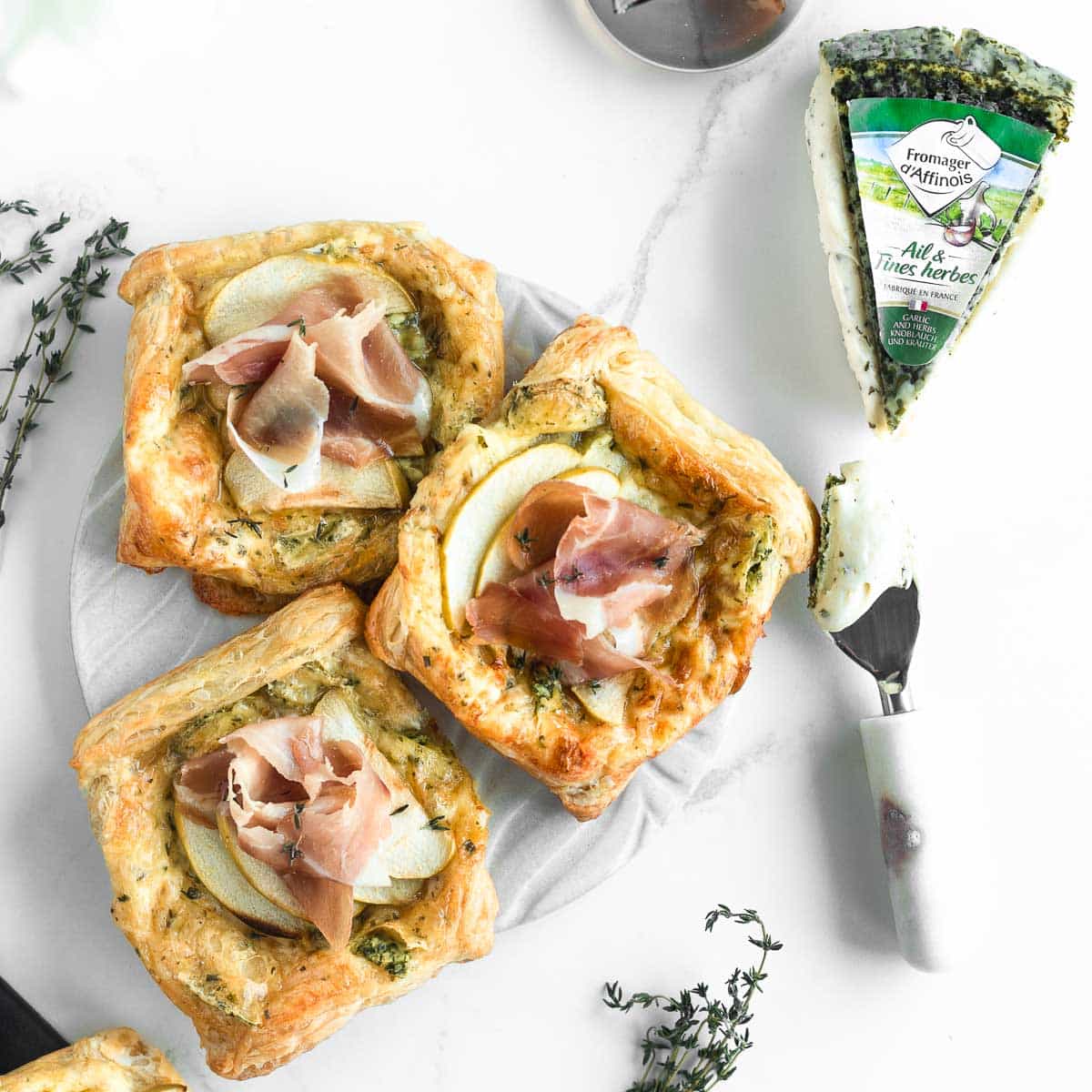 Cheese Pastry Tarts with Fromager d'Affinois Garlic & Herbs - Fromager d'affinois