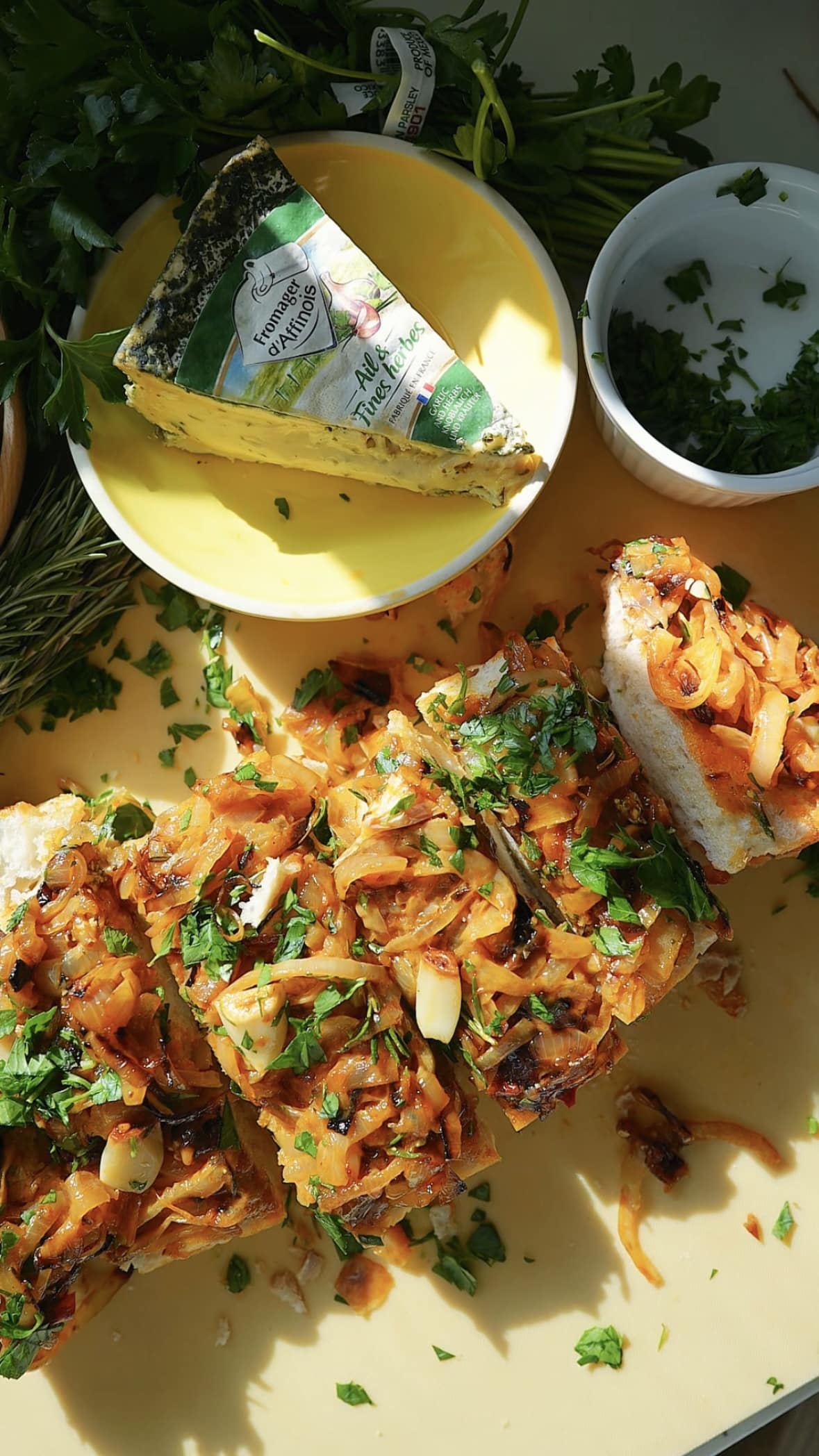 Caramelized Onion Bread with Fromager d'Affinois Garlic & Herbs - Fromager d'affinois