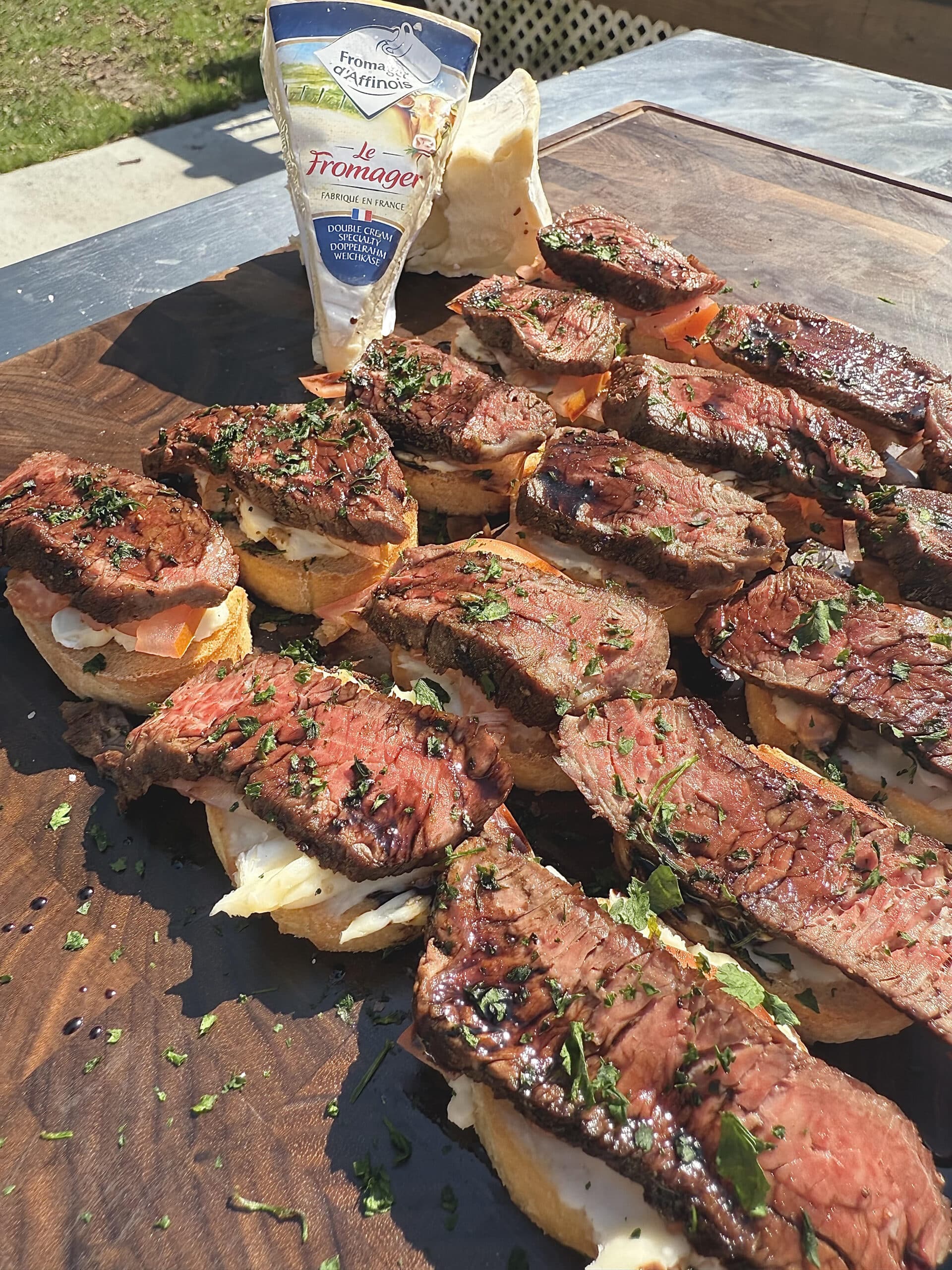 Steak and Fromager d'Affinois Le Fromager Crostinis - Fromager d'affinois